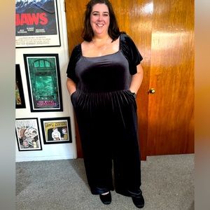 Old Navy 4X black velvet wide leg jumpsuit. New w/o tags.